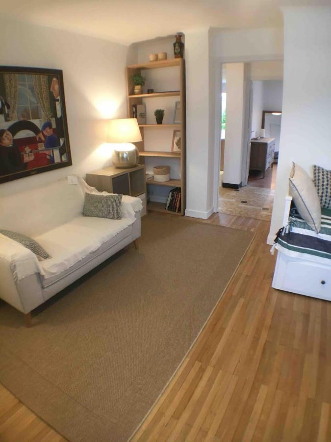 Center 2 Steps From The Cozy And Renovated!
